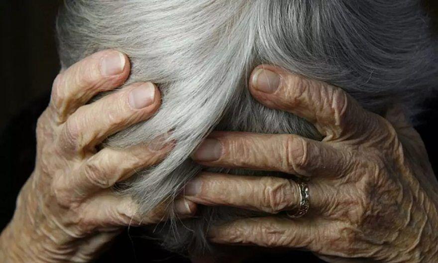 35χρονος απείλησε τη γιαγιά του γιατί δεν του έδινε χρήματα - «Ρ.....να θα σε σκοτώσω»