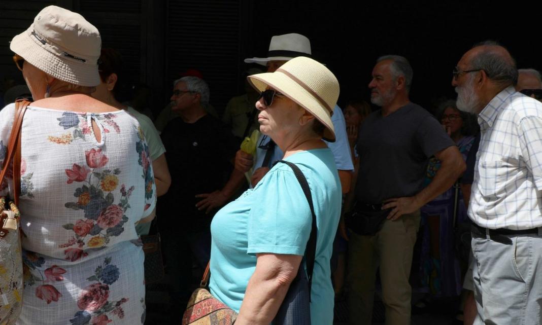 Συντάξεις: Ψαλίδα 475 ευρώ μεταξύ Δημοσίου και ιδιωτικού τομέα