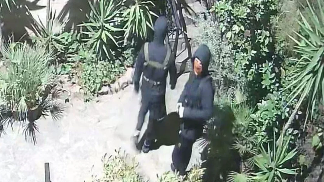 Κουκουλοφόροι μπουκάρουν σε σπίτια αγνοώντας συναγερμούς και γαβγίσματα