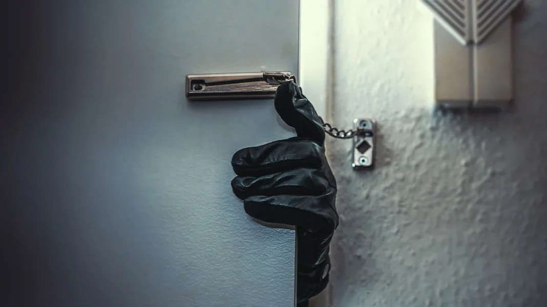 Διάρρηξη σε διαμέρισμα με λεία κοσμήματα αξίας 500.000 ευρώ