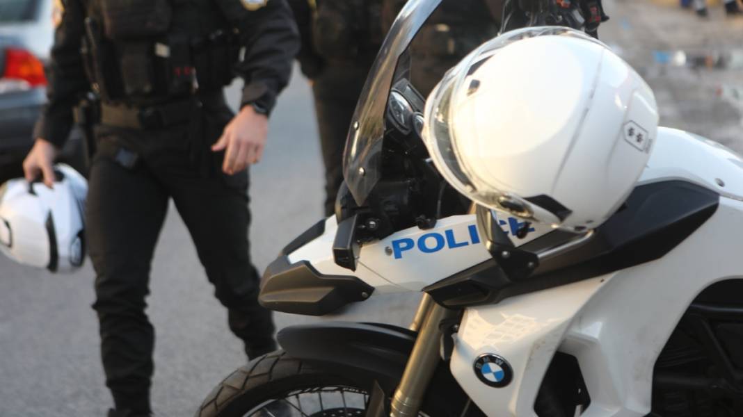 15χρονος που το είχε σκάσει από ίδρυμα, χτύπησε 23χρονη, άρπαξε τον χρυσό σταυρό της και τον έδωσε ενέχυρο