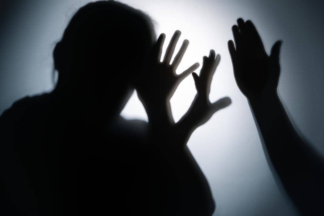 Στη φυλακή 45χρονος που χτύπησε τη σύζυγο και το 3χρονο παιδί του