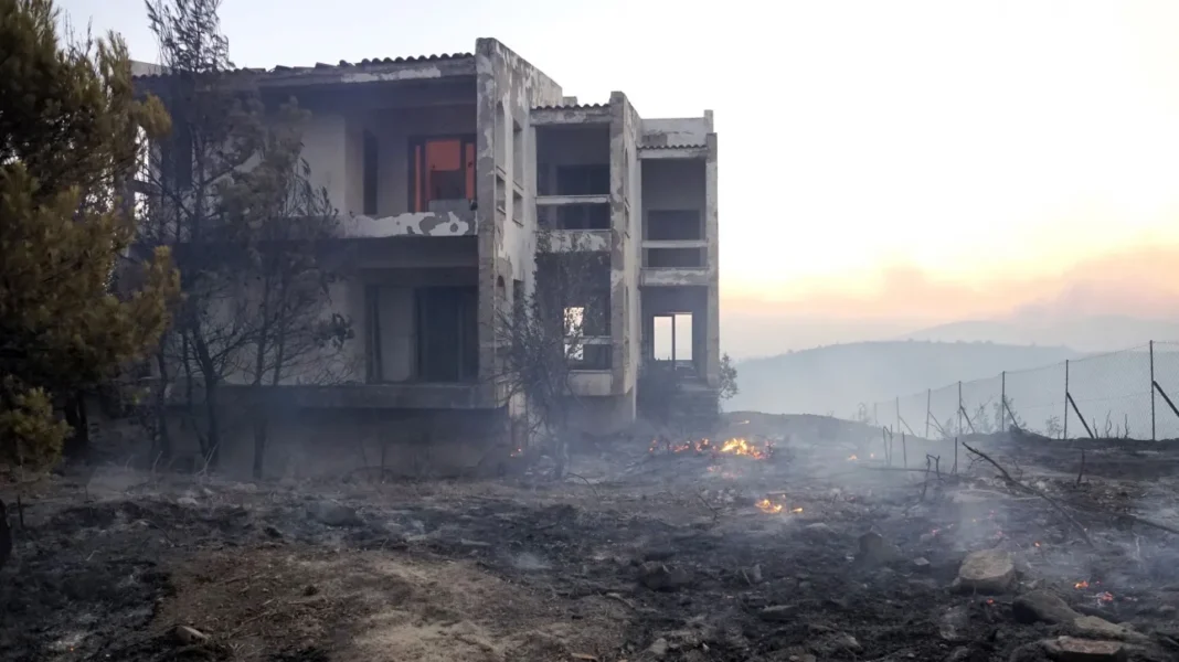 Φωτιά στον Βαρνάβα: Απομακρύνεται το σενάριο να προήλθε από κολώνα ηλεκτροδότησης – Τι εξετάζεται