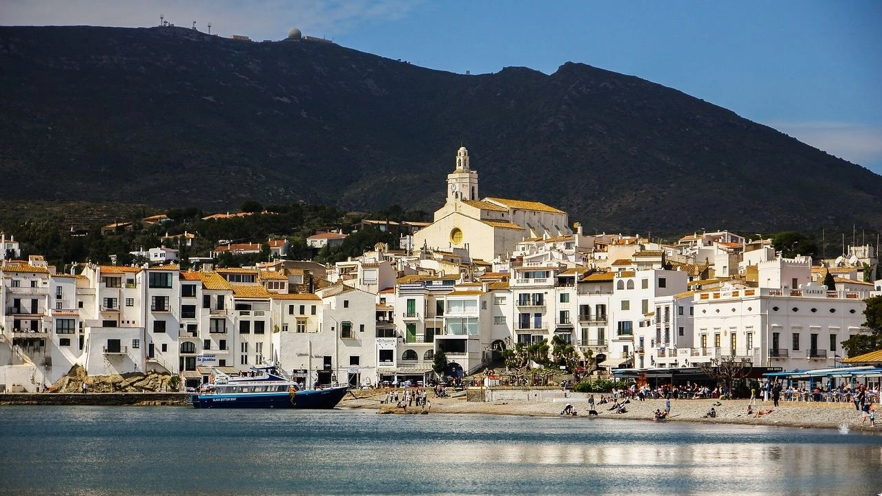 DW: Συρρικνώνονται οι παραλίες της Ισπανίας λόγω της αλόγιστης δόμησης