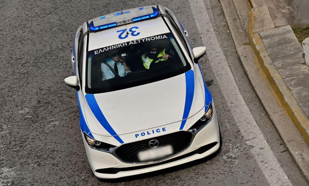 Λευκά κράνη φορούσαν οι δράστες που έβαλαν βόμβα σε μάντρα αυτοκινήτων