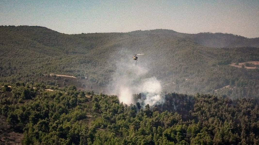 Φωτιά στην Εύβοια: Διάσπαρτες εστίες αντιμετωπίζουν οι πυροσβέστες - Δύο πυροσβέστες τραυματίστηκαν