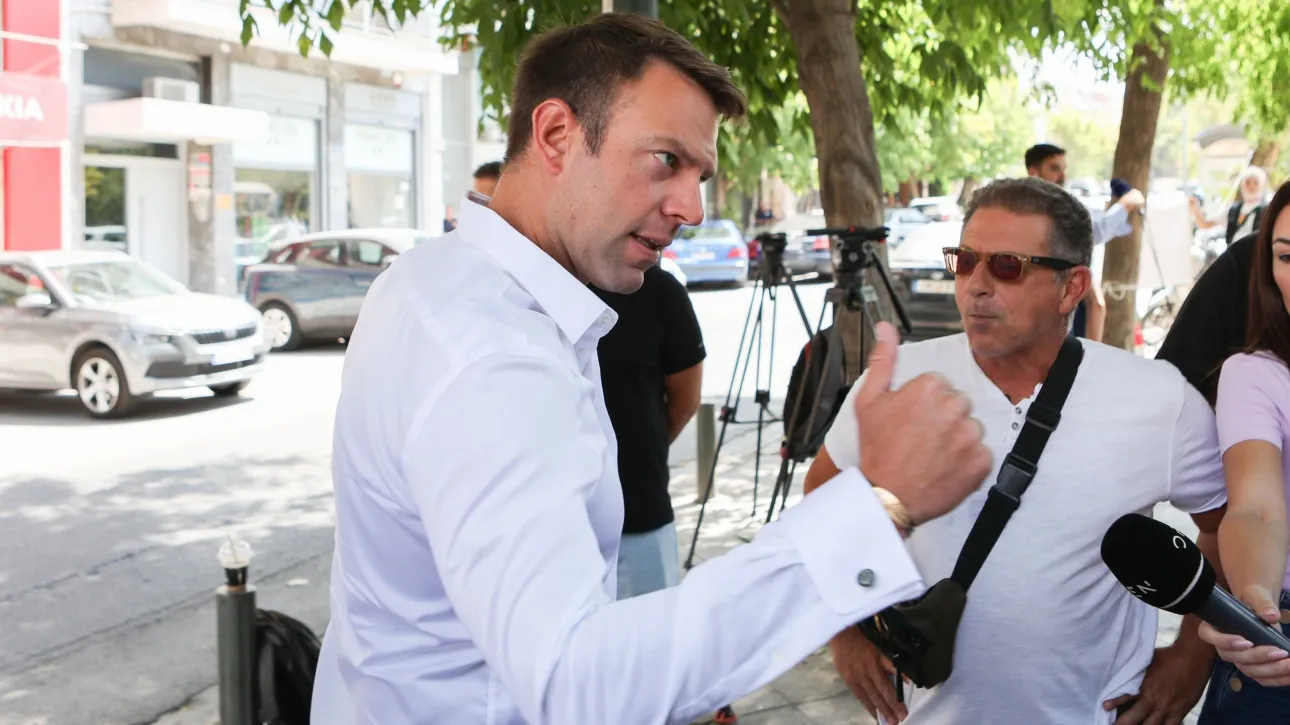 Κασσελάκης κατά δημοσιογράφων: Να δω πόσοι θα παρουσιάσετε την πρόταση για την Πολιτική Προστασία