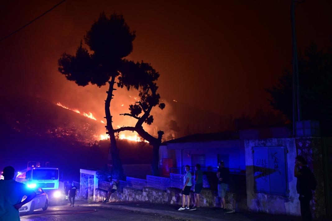 ΑΔΜΗΕ: Έχουν επηρεαστεί γραμμές μεταφοράς από την φωτιά στην Αττική – Μέσω εναλλακτικών κυκλωμάτων η ηλεκτροδότηση
