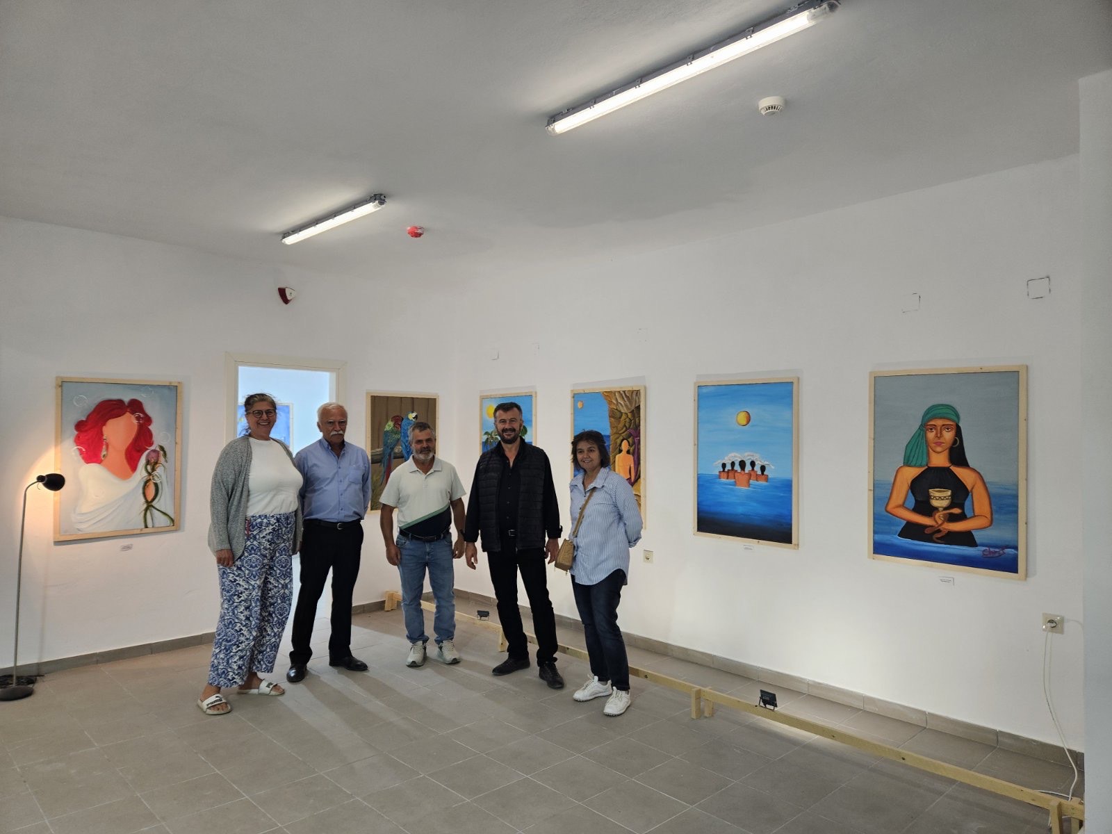 Με μεγάλη προσέλευση κοινού εγκαινιάστηκε η ομαδική Έκθεση Ζωγραφικής «Θάλασσα στον Βράχο», στο ανοικτό Θέατρο Γέργερης