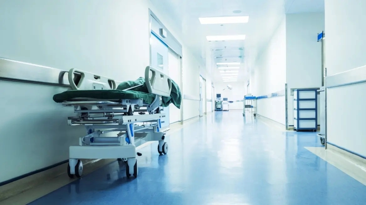 Θύμα ξυλοδαρμού από συνοδό ασθενή έπεσε διευθυντής κλινικής νοσοκομείου