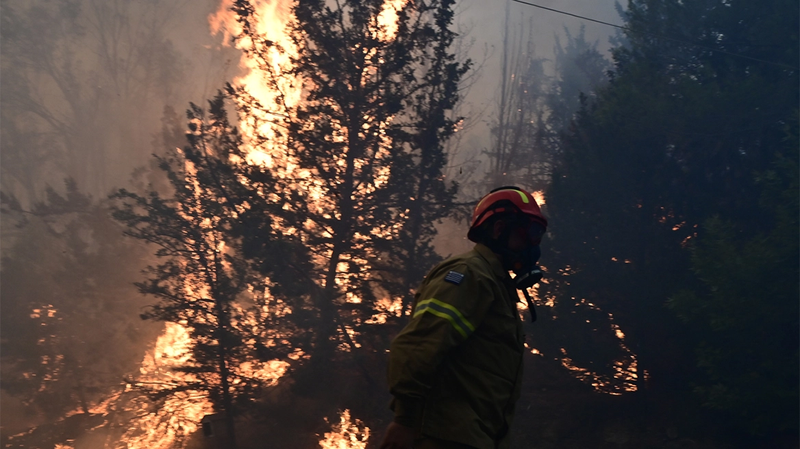 Υπό έλεγχο η φωτιά στα Καλύβια Θορικού