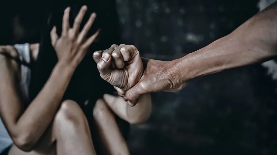 Άγριο βιασμό «έδειξε» το ιατροδικαστικό πόρισμα της 32χρονης στο Διδυμότειχο – Τη χτυπούσε ακόμη και με ξύλο