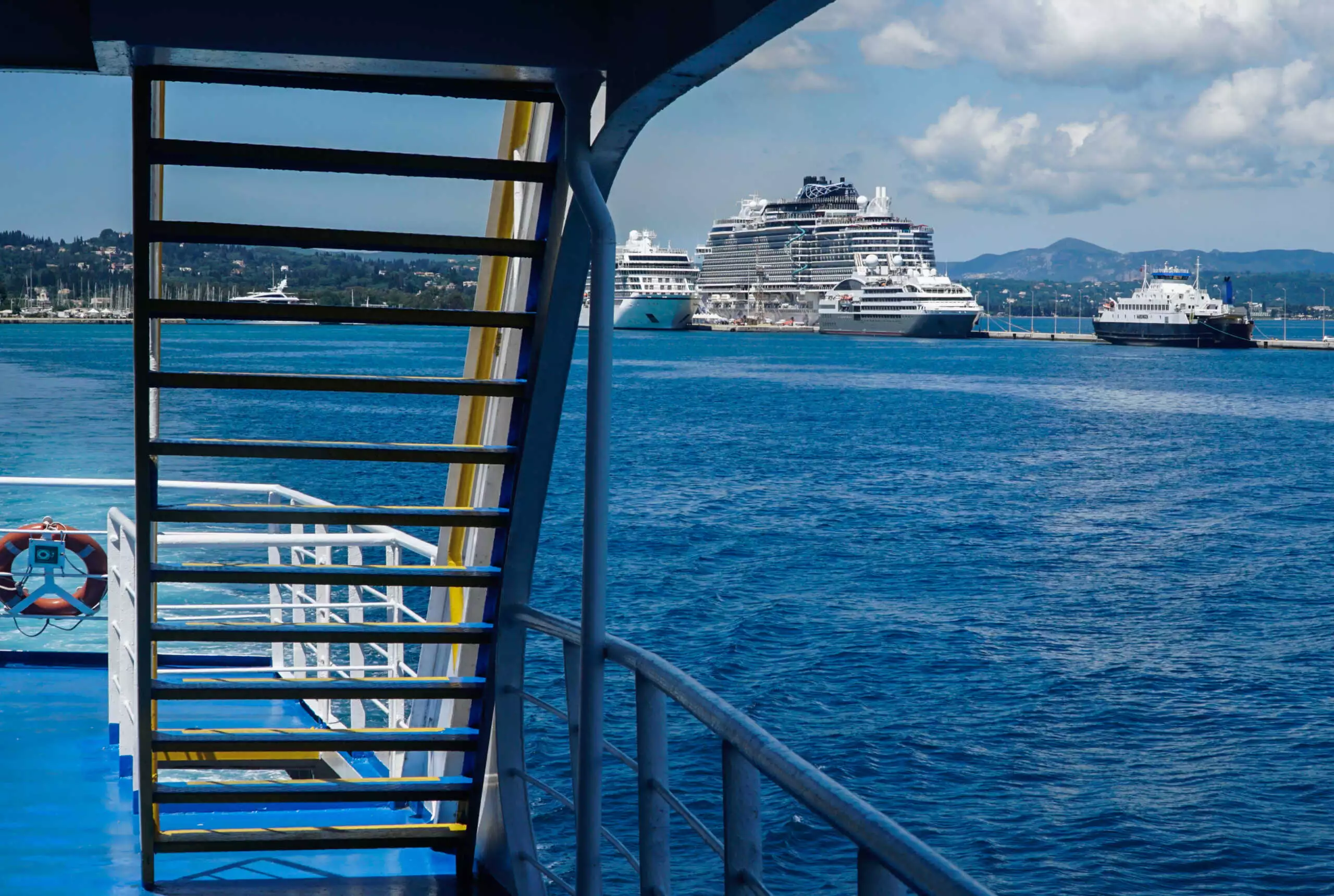 Εκπτώσεις σε ακτοπλοϊκά και αεροπορικά εισιτήρια για τους νεοδιορισθέντες εκπαιδευτικούς