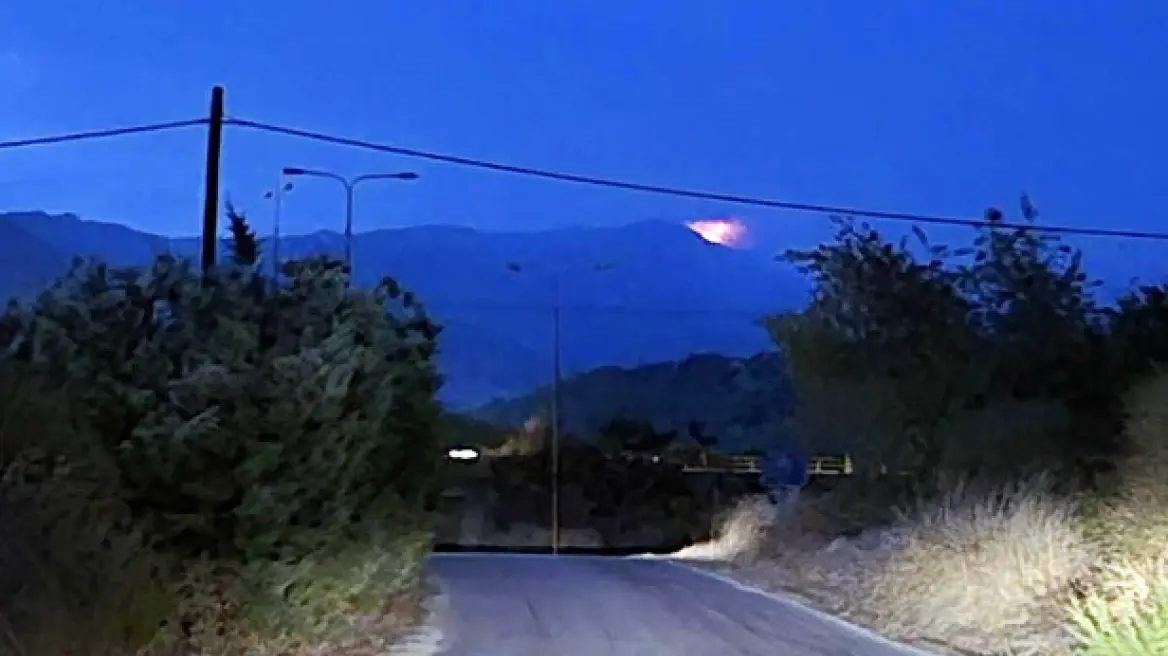 Μάχη με διάσπαρτες εστίες φωτιάς στο Παγγαίο Καβάλας – Σηκώθηκαν 4 αεροσκάφη και 3 ελικόπτερα