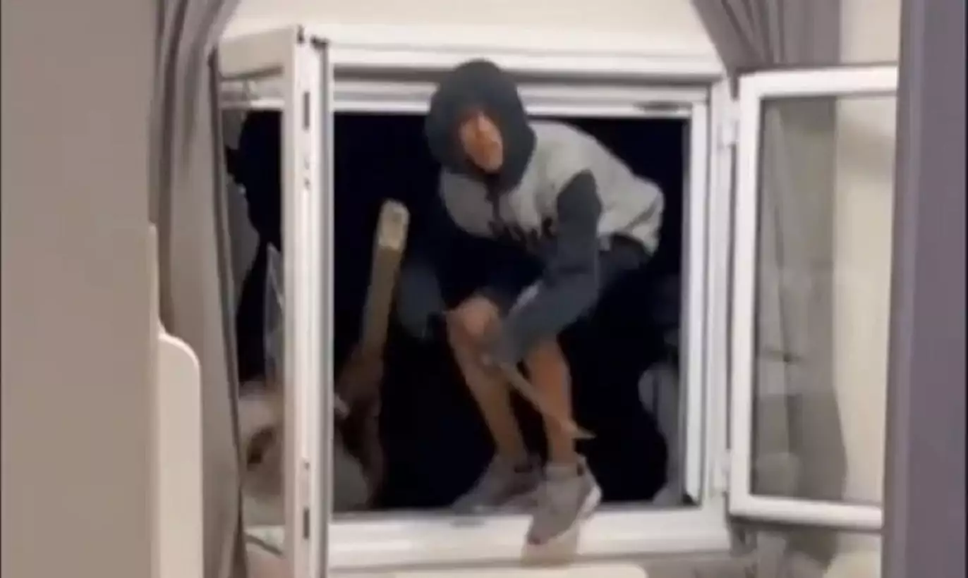 Κόρινθος: «Είπα στη γυναίκα μου να τους δώσει όσα λεφτά είχαμε» λέει ο Γερμανός που πάλεψε με τους ληστές