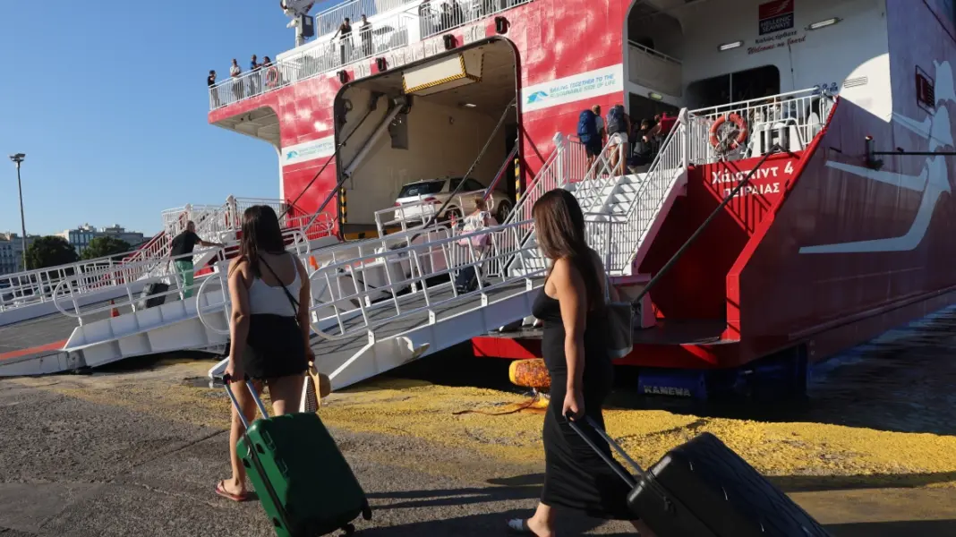 Κύμα κορωνοϊού και ιώσεων πλημμυρίζει τα ελληνικά νησιά