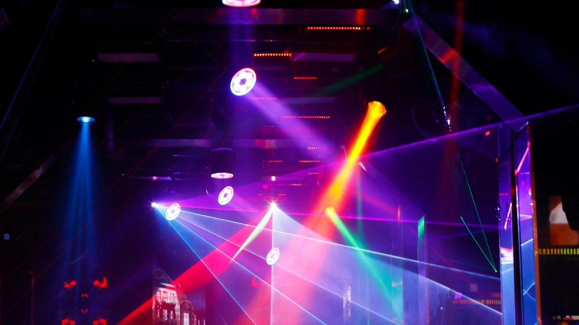 Kρυφός οίκος ανοχής λειτουργούσε μέσα σε μπαρ – Η μυστική επιχείρηση της αστυνομίας