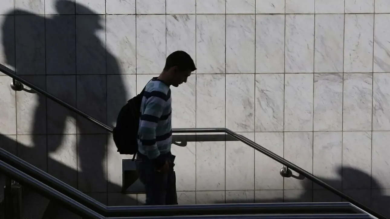 Eπίδομα ανεργίας: Ερχονται αυξήσεις – Ποιοι θα πάρουν προπληρωμένες κάρτες και «μπόνους»