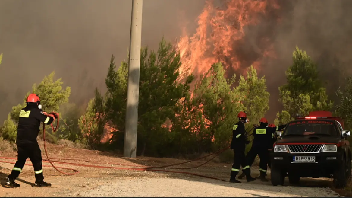 Χαλκιδική: Υπό έλεγχο η φωτιά σε χώρο απόθεσης απορριμμάτων στην περιοχή Χανιώτης