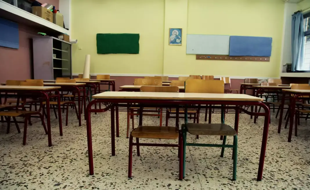 Πότε θα ανοίξουν τα σχολεία μετά τις καλοκαιρινές διακοπές και πότε πέφτουν οι αργίες