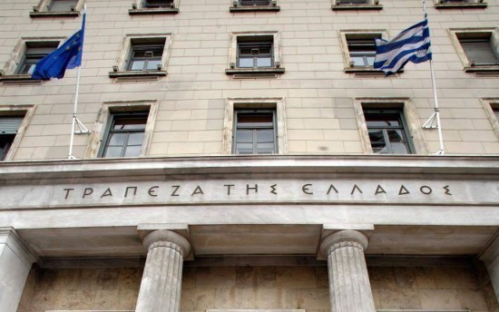 Γιατί μειώθηκαν καταθέσεις και χρηματοδότηση τον Ιούλιο – Τι δείχνουν τα στοιχεία της ΤτΕ