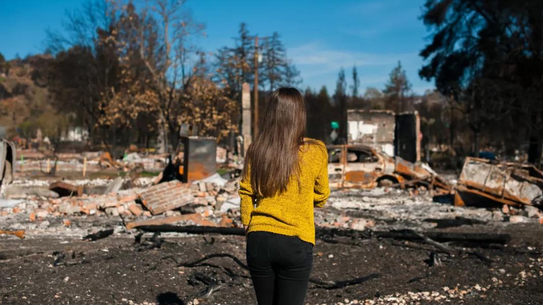 Το τραύμα της φωτιάς: Ψυχολόγοι στηρίζουν τους πυρόπληκτους – Το στοίχημα της επόμενης ημέρας