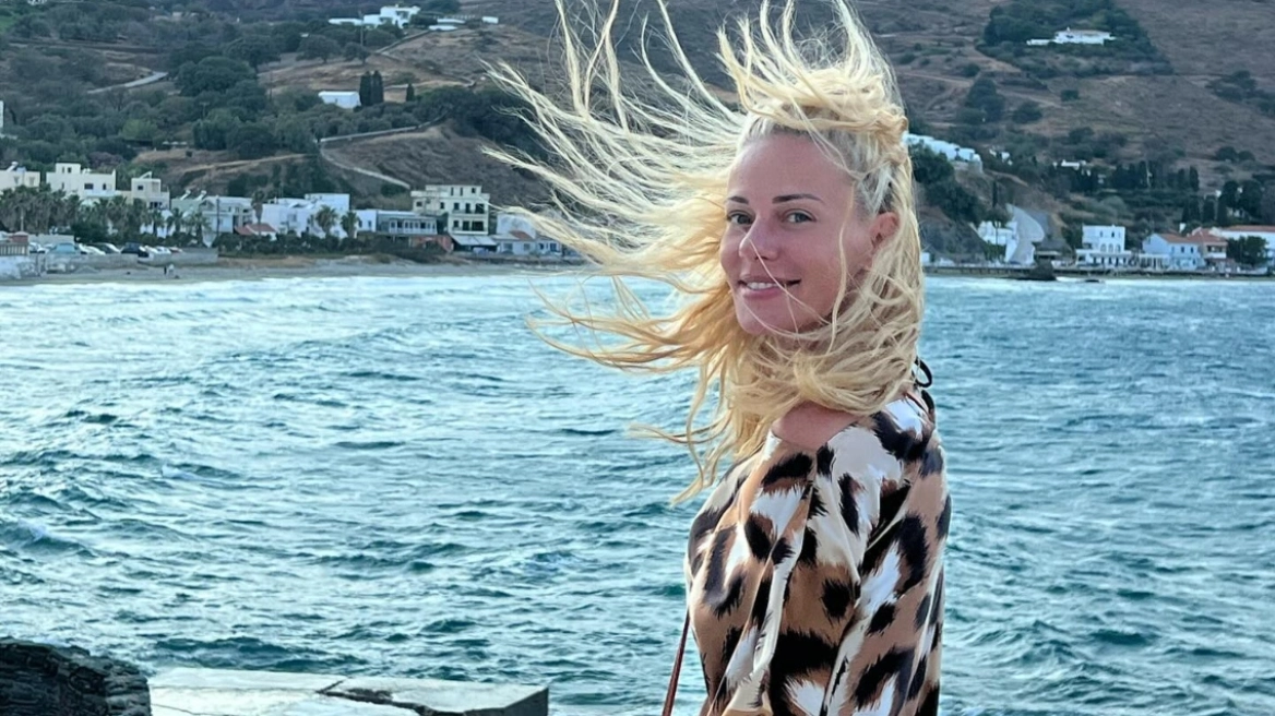 Ζέτα Μακρυπούλια: Έστειλε την καλησπέρα της από την Άνδρο – Οι φωτογραφίες που ανάρτησε