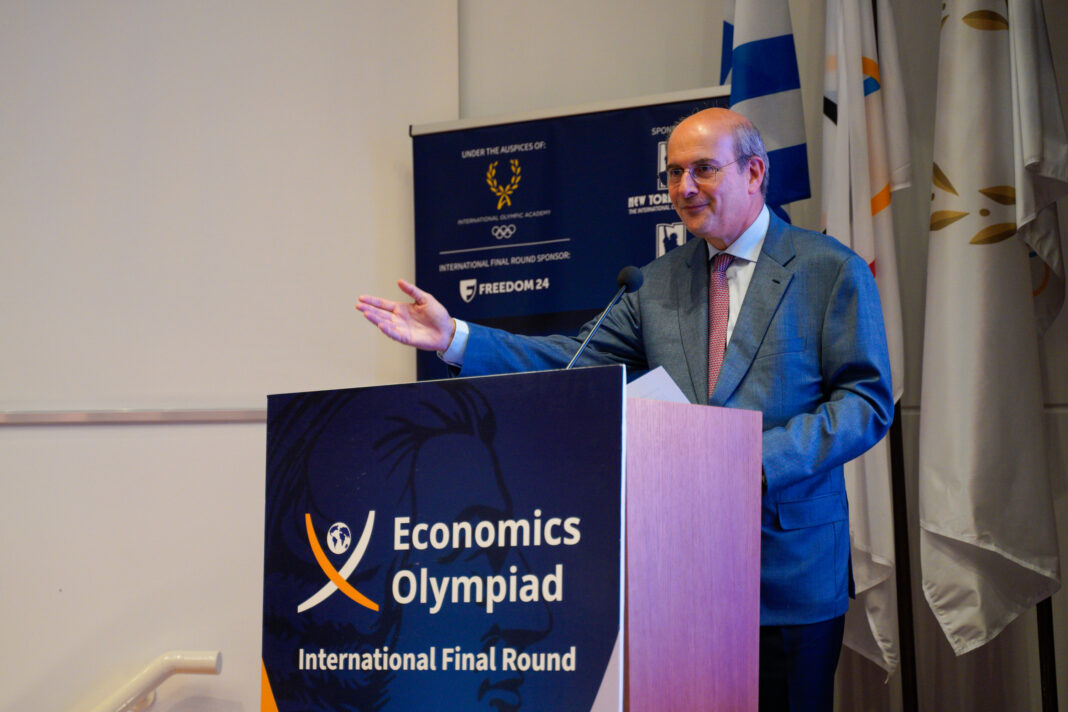 Κ. Χατζηδάκης: Η οικονομική εκπαίδευση των πολιτών συμβάλλει στην προστασία από τον λαϊκισμό