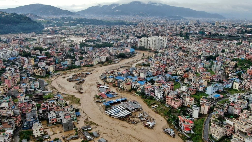 Φονικές πλημμύρες και κατολισθήσεις στο Νεπάλ – Περισσότεροι από 100 νεκροί, 64 αγνοούμενοι