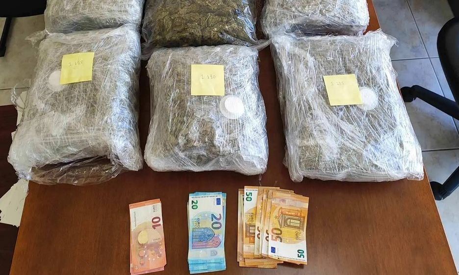 Εντοπίστηκαν δέκα κιλά ακατέργαστης κάνναβης σε όχημα - Συνελήφθη 22χρονος
