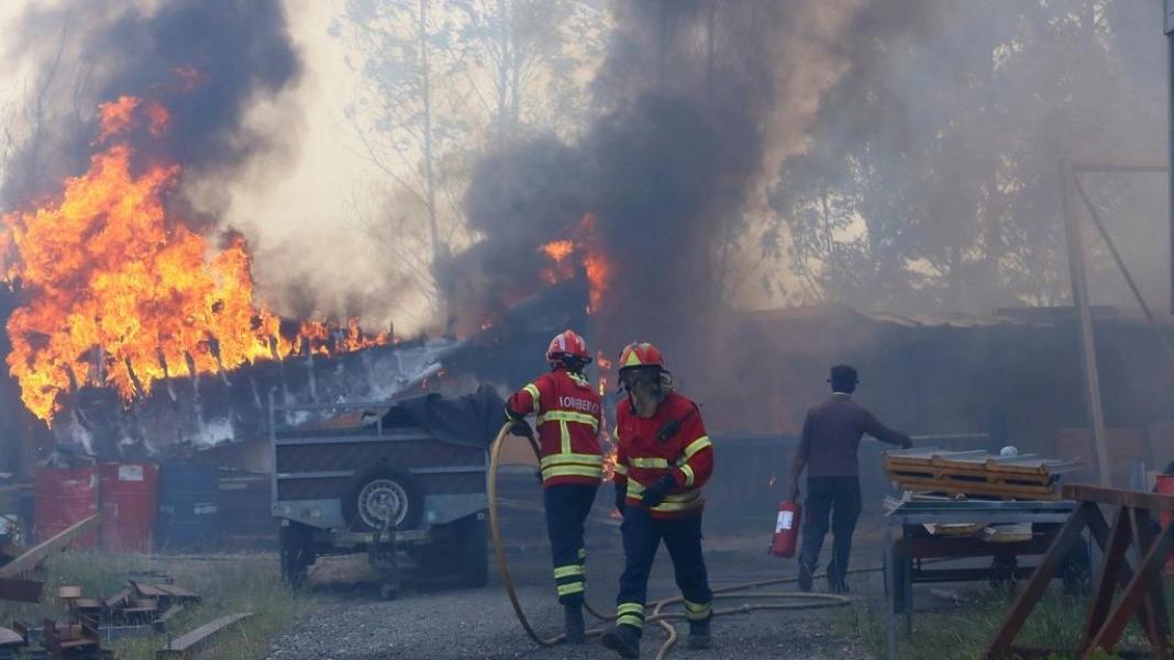 Στους τέσσερεις οι νεκροί από τις πυρκαγιές στην Πορτογαλία