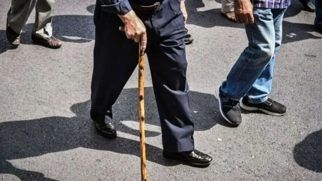 Αύξηση συντάξεων: Ποιοι βγαίνουν κερδισμένοι και πότε θα γίνει