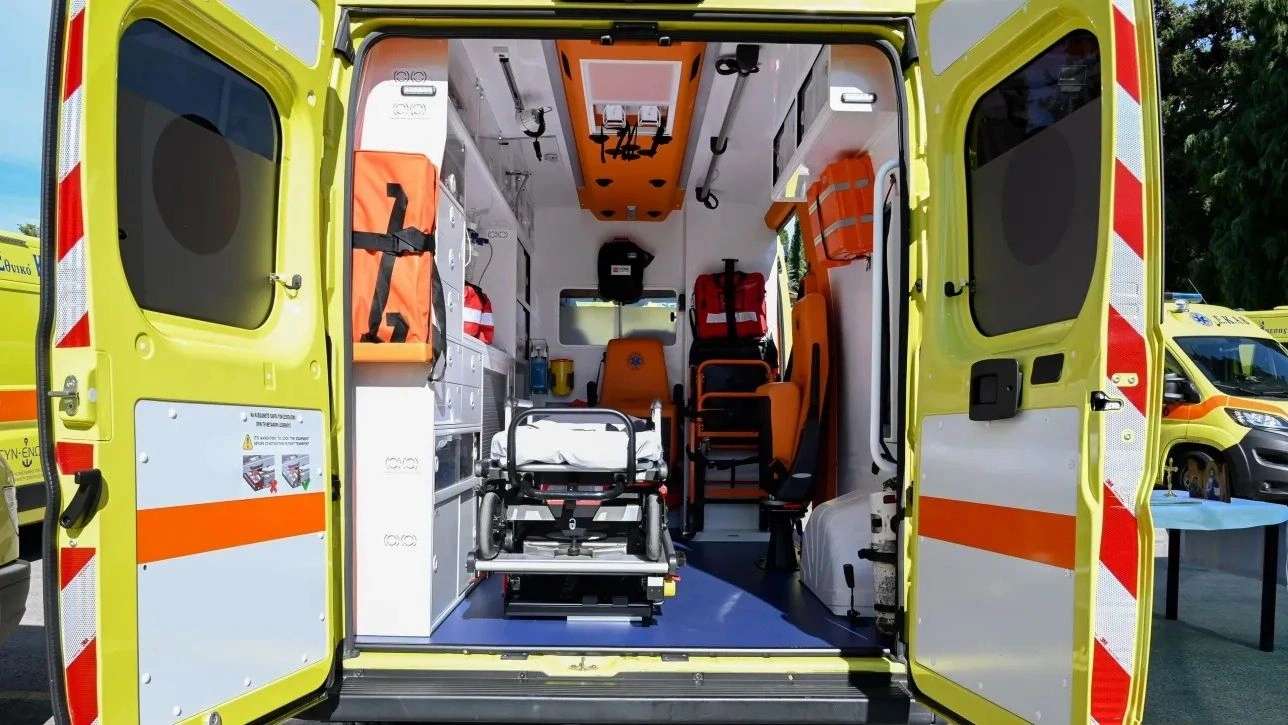 Αυτοκίνητο παρέσυρε ζευγάρι και το μωρό τους – Διασωληνωμένοι οι γονείς