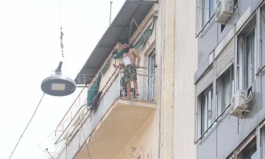 Τον είχαν κλείσει στο Δαφνί και όμως κυκλοφορούσε ελεύθερος