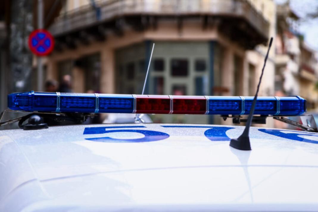 Συνελήφθη ο 27χρονος που φέρεται να πέταξε το τσαντάκι με τις χειροβομβίδες