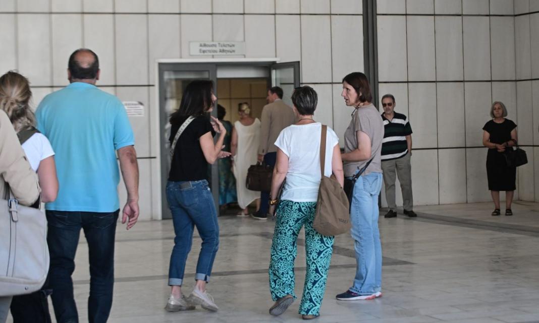 Μάτι: Συγκλονίζει η κατάθεση του πυροσβέστη που έχασε γυναίκα και παιδί