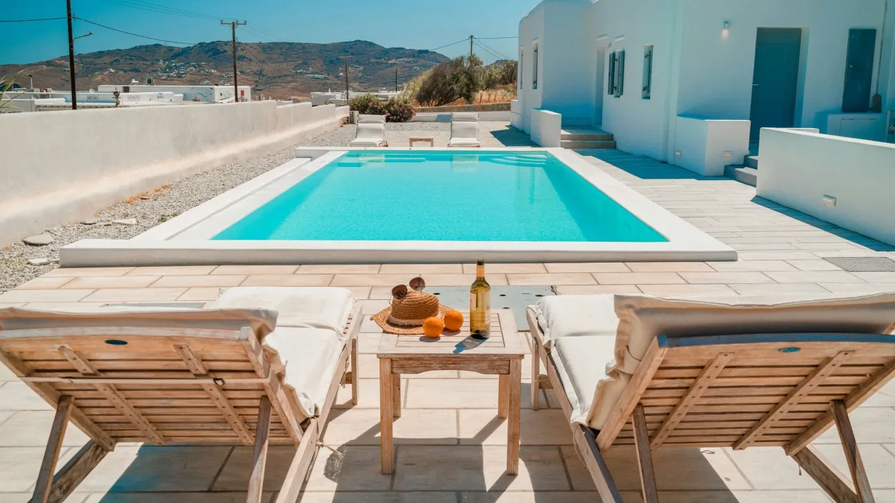 Θαλασσινό, υφάλμυρο ή επαναχρησιμοποιημένο νερό: Η «μάχη» της πισίνας στη «σκιά» της λειψυδρίας