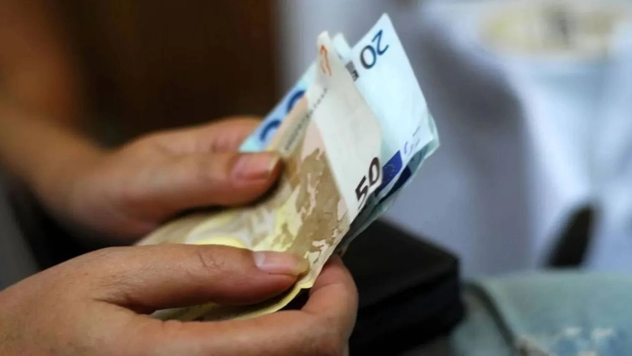 Αυξήσεις μισθών, συντάξεων και επιδομάτων – Τι κερδίζουν συνταξιούχοι δημόσιοι υπάλληλοι και γιατροί