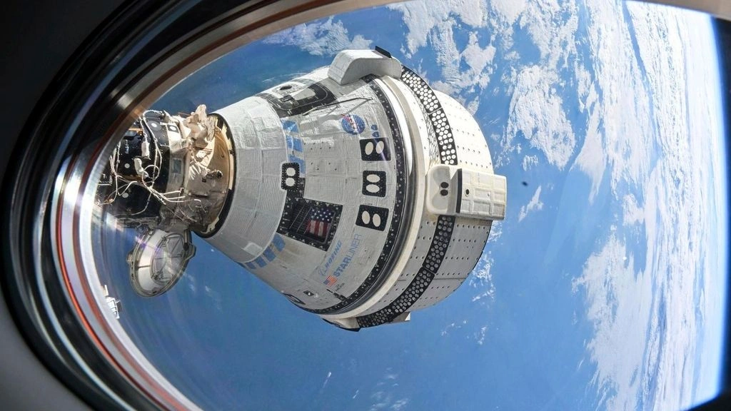 Επέστρεψε στη Γη χωρίς αστροναύτες το Starliner της Boeing