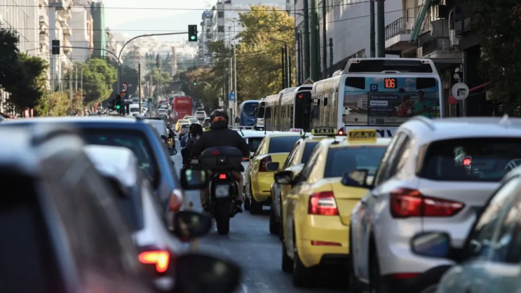 Νέος ΚΟΚ: Όριο 30 χλμ./ώρα στην πόλη, διήθηση για τις μοτοσυκλέτες - Όλες οι αλλαγές