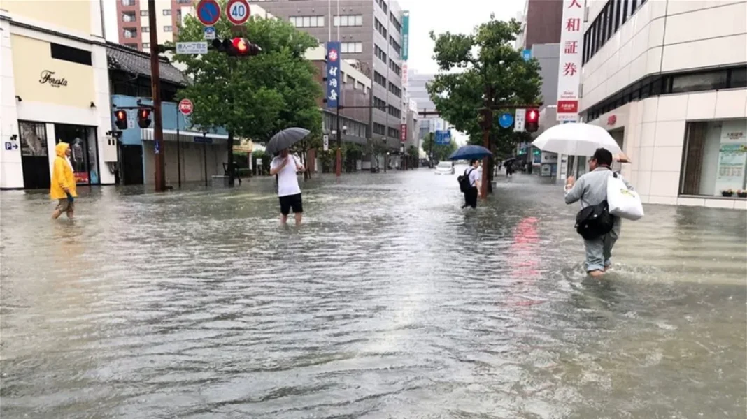 Ιαπωνία: Δεκάδες χιλιάδες άνθρωποι καλούνται να εγκαταλείψουν τα σπίτια τους λόγω κινδύνου πλημμυρών