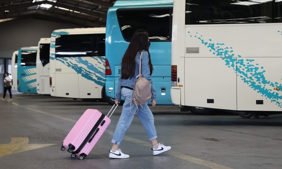 Κλειδωμένοι σε μπαγκαζιέρες λεωφορείων: Επιβάτες ΚΤΕΛ ξεσπούν και καταγγέλλουν