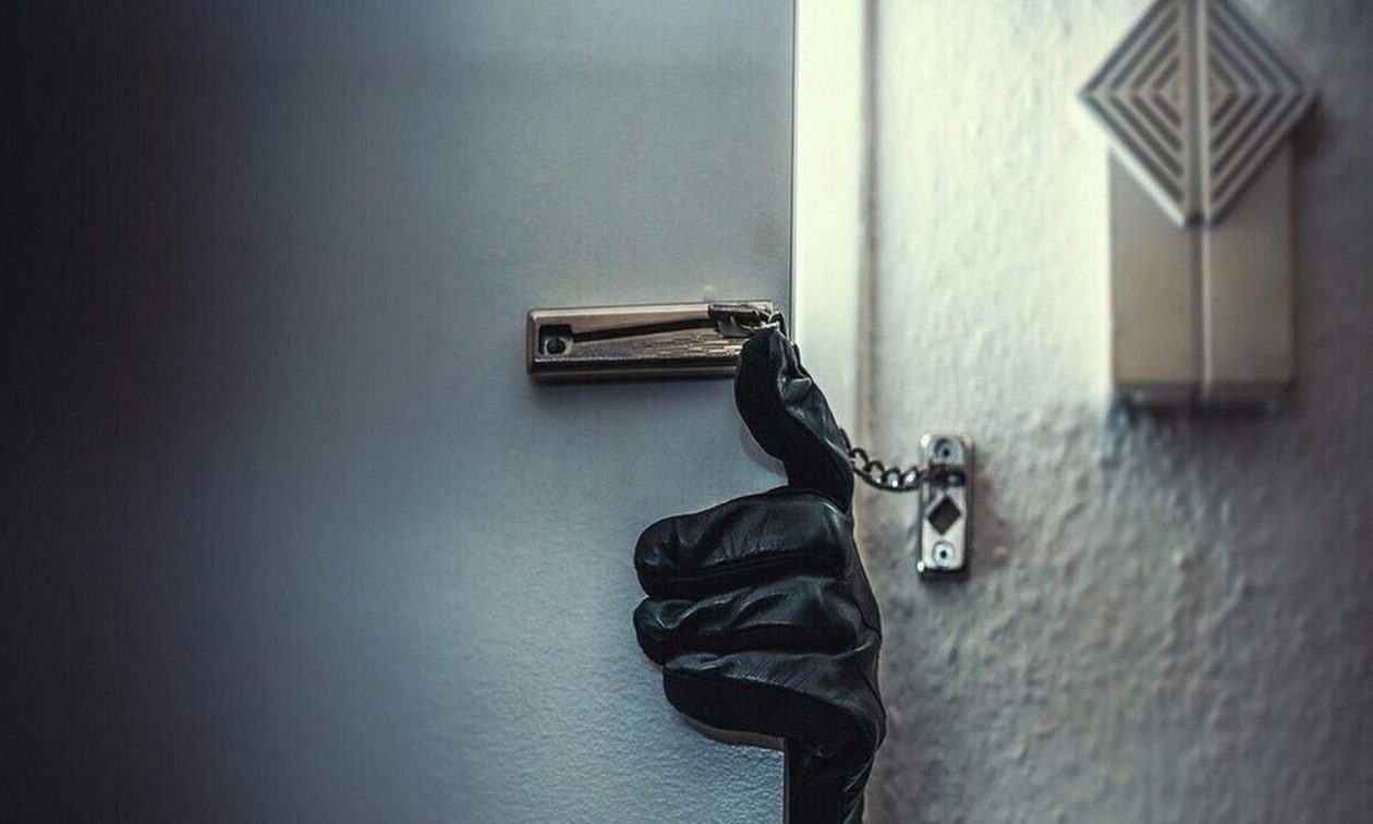 Ληστής μπούκαρε σπίτι του και τον ξυλοκόπησε ενώ κοιμόταν - «Φοβήθηκα για τη ζωή μου»