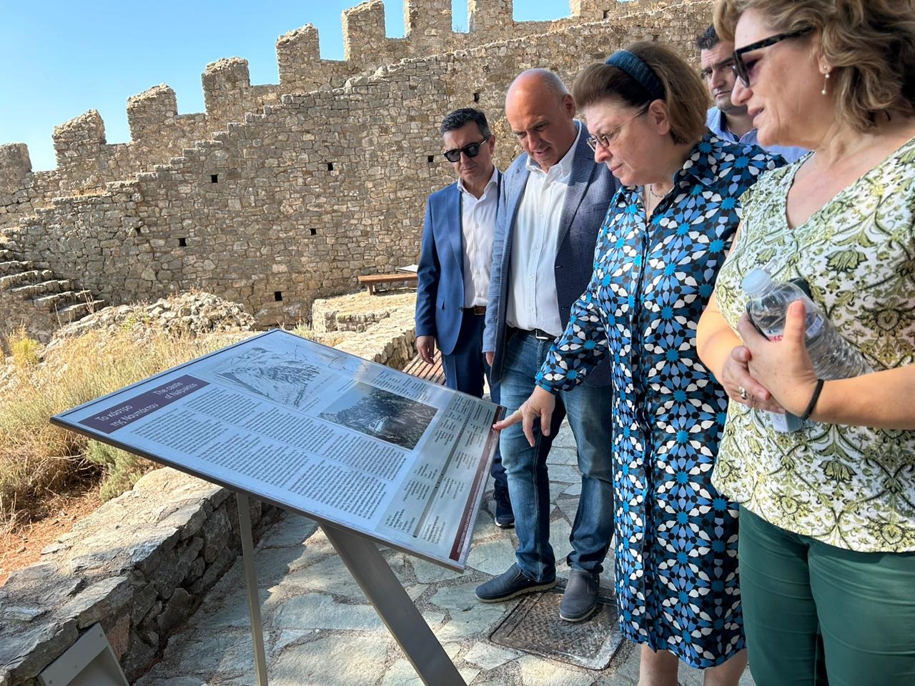 Λ. Μενδώνη: Εγκαινίασε το Μουσείο Κάστρου Ναυπάκτου και απέδωσε το αποκατεστημένο Καθολικό της Μονής Τιμίου Προδρόμου στη Βομβοκού