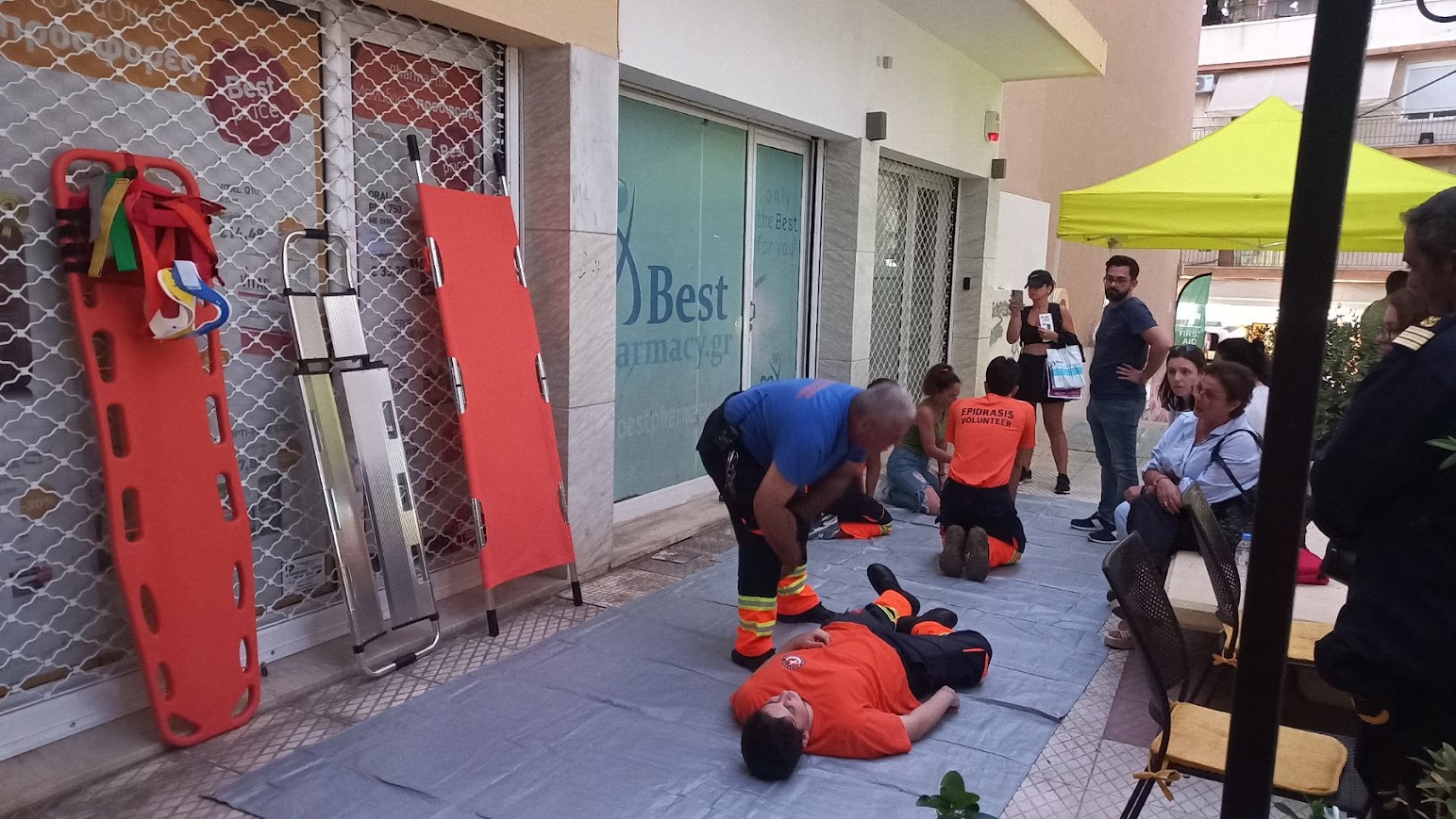 Mαθήματα πρώτων βοηθειών από την εθελοντική ομάδα «ΕΠΙΔΡΑΣΙΣ»