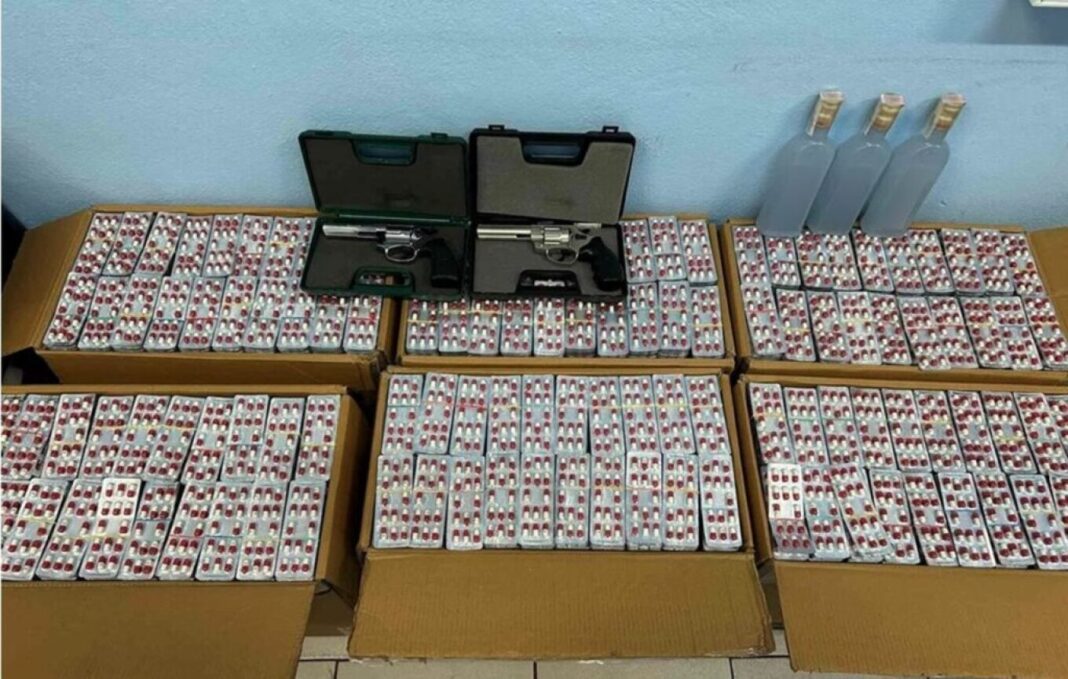 Promaxwnas-xapia-menthamfetaminis-pota Πούλμαν μετέφερε 30 κιλά ναρκωτικά και λαθραία ποτά