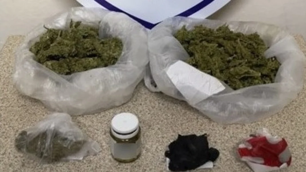 Έκρυβε κάνναβη και χάπια σε δύο υπαίθριες «καβάντζες»