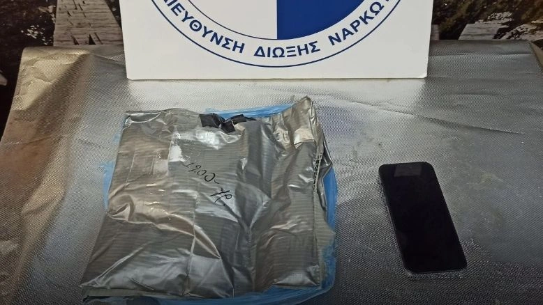 Συνελήφθη 25χρονος στο αεροδρόμιο «Ελ. Βενιζέλος» με πάνω από ένα κιλό κοκαΐνης