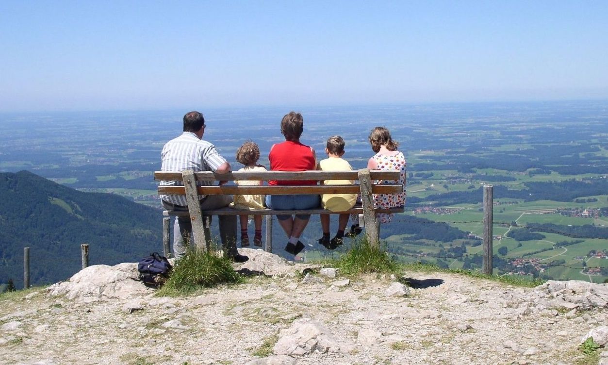 Οι τρίτεκνοι γίνονται πολύτεκνοι: Τα τρία νέα προνόμια που αποκτούν