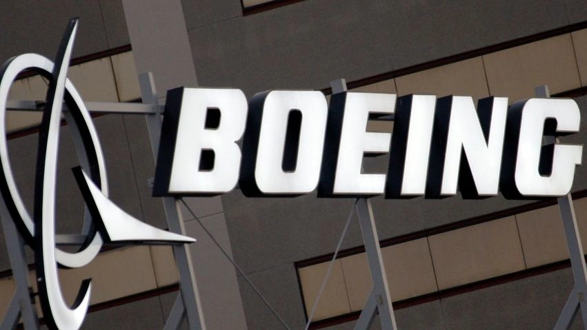 Boeing: Υπόσχεται αυξήσεις για να αποτρέψει απεργία – Η δύσκολη συγκυρία